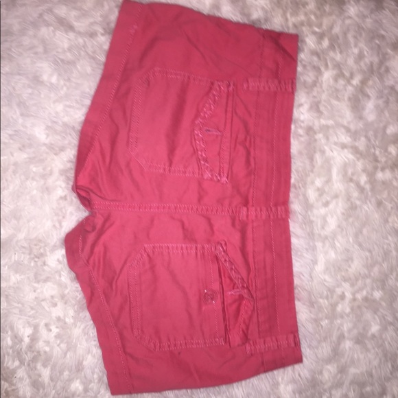 Coral size 11 shorts - Picture 2 of 2